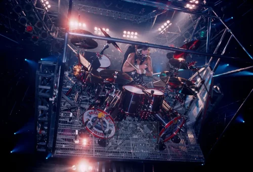 TOMMY LEE - MOTLEY CRUE LIVE